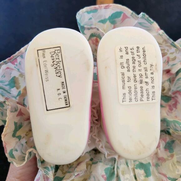 Berkeley Designs Cuddle Kidz Musical Windup Moving Doll Plays Edelweiss - Picture 7 of 10